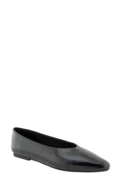 Reaction Kenneth Cole Leonore Faux Leather Flat In Black