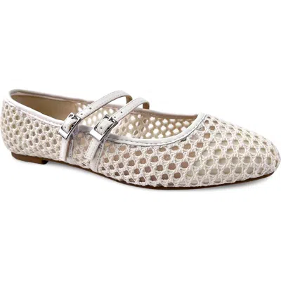 Reaction Kenneth Cole Malibu Crochet Flat In Neutral