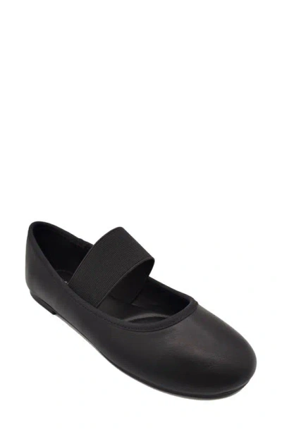 Reaction Kenneth Cole Porta Ballet Flat In Black