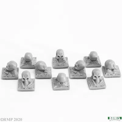 Reaper Miniatures Bones - Graveyard Finial Skulls Miniatures