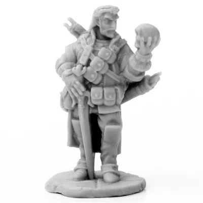 Reaper Miniatures Bones - Pf - Mavaro, Iconic Occultist