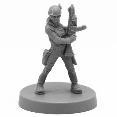 Reaper Miniatures Bones Tess, Adventuring Heroine Miniatures, Black