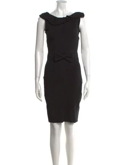 Pre-owned Red Valentino Off-the-shoulder Knee-length Dress In Black