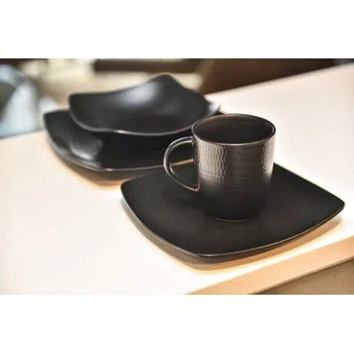Red Vanilla Black Rice 16 Piece Dinnerware Set, Service For 4