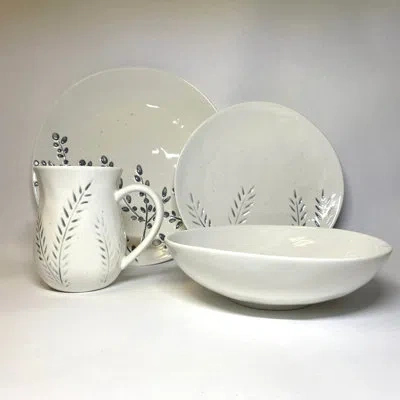 Red Vanilla Hudson Valley Night 16pc Dinner Set In White;creamy