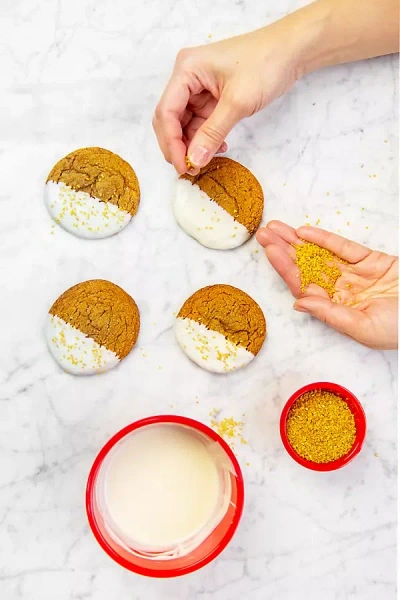 Red Velvet Nyc Diy Ginger Snap Cookie Baking Kit In Multi