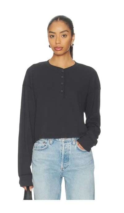 Re/done Boxy Waffle Henley Top In Black