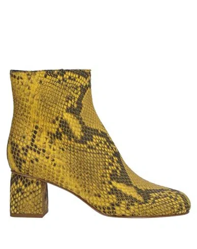 Redv Red(v) Woman Ankle Boots Yellow Size 7 Leather
