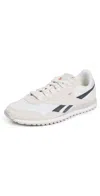 Reebok Classic Legacy Az Sneakers In Chalk/grey 5