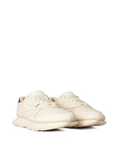Reebok Leather Sneaker In White