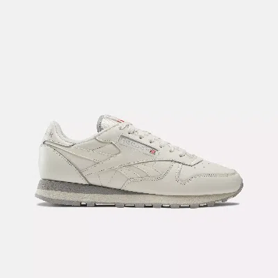 Reebok Unisex Classic Leather 1983 Vintage Shoes In Vtgchalk/mghgry/vectred