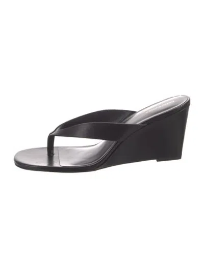 Pre-owned Reformation Leather Flip Flops In Black
