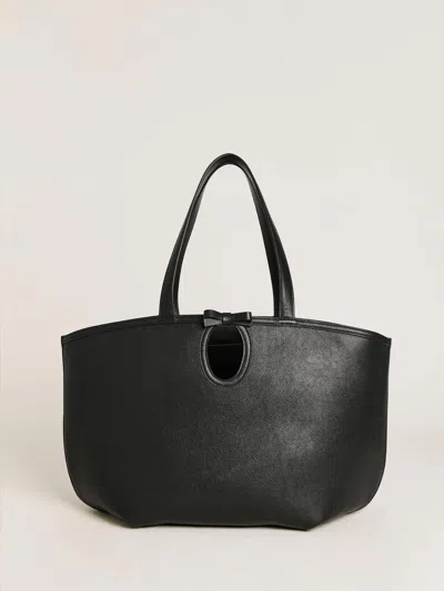 Reformation Regina Tote Bag In Noir