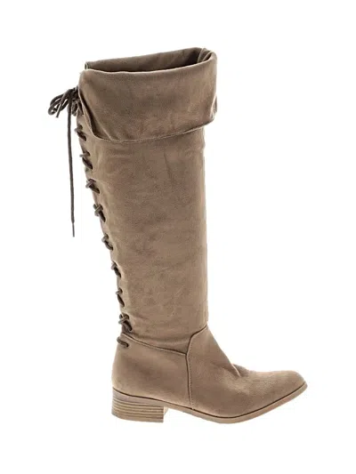 Pre-owned Refresh Boots In Tan