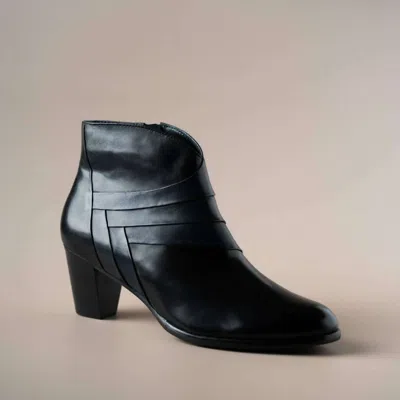 Regarde Le Ciel Women's Sonia 78 Leather Ankle Boots In Black/navy In Multi