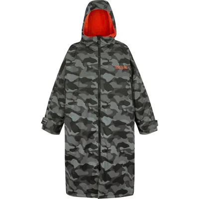 Regatta Gender Inclusive Camo Changing Robe In Multi