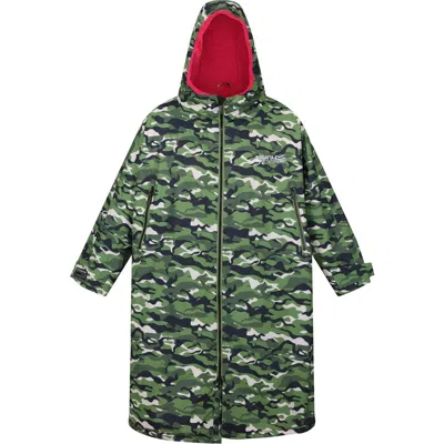 Regatta Gender Inclusive Camouflage Oversized Changing Robe In Green