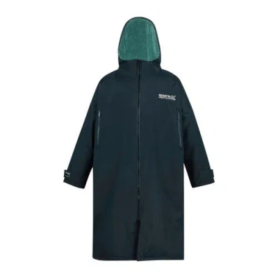 Regatta Gender Inclusive Spirit Of Adventure Waterproof Changing Robe In Green