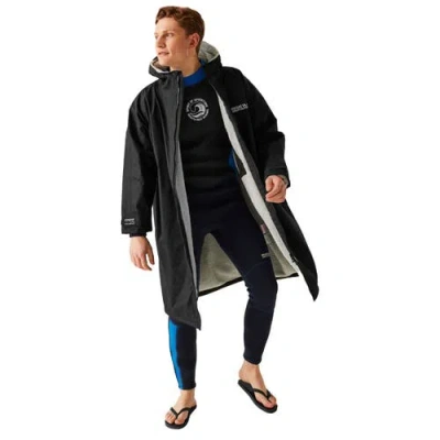 Regatta Gender Inclusive Waterproof Fleece Lined Changing Robe In Black