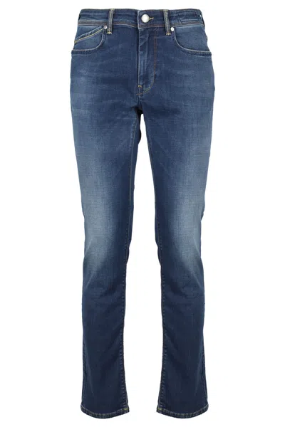Re-hash Medium Blue Jeans With Classic Five-pocket Design