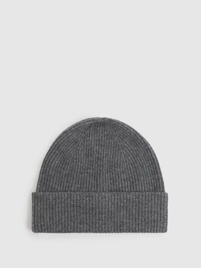Reiss Mid Grey Melange Chaise Merino Wool Ribbed Beanie Hat In Gray