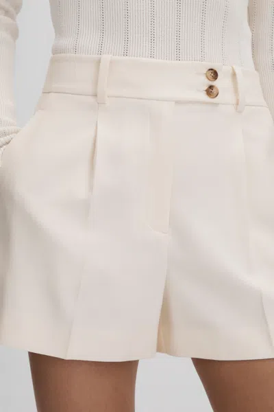 REISS REISS CREAM MILLIE FRONT PLEAT TAILORED SHORTS