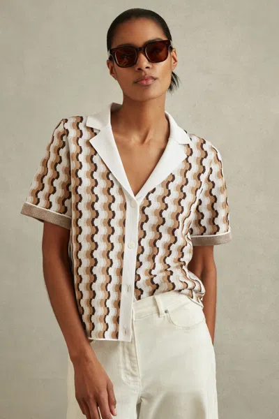 Reiss Nessa Wave-pattern Short-sleeve Stretch-knit Shirt In Rust/white