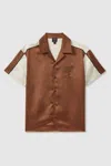 Reiss Tobacco/ecru Noto Ché Satin Effect Colourblock Cuban Collar Shirt In Tobacco/ecru