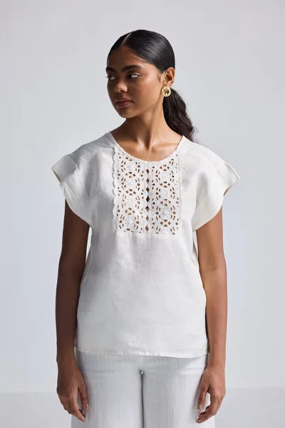 REISTOR BOXY TOP WITH EMBROIDERED LACE DETAIL