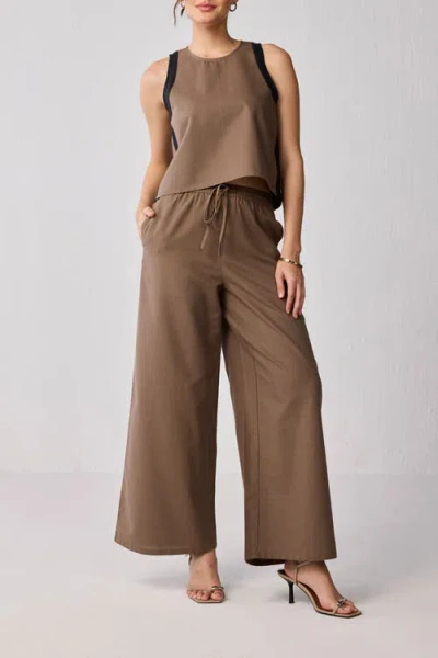 Reistor Matching Set With Wide-leg Pants And Colorblock Top In Brown