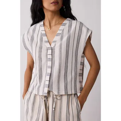 Reistor Relaxed V-neck Top In White