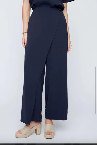 Renuar Airflow Wrap Pant In Midnight In Blue