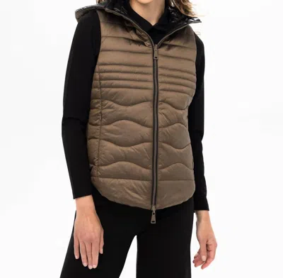 Renuar Lightweight Puffy Vest In Bone In Multi
