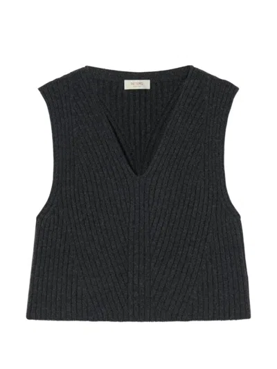 Retori Ribbed-knit V-neck Vest In Gray