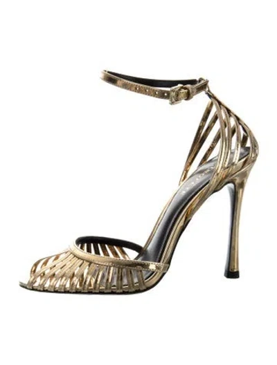 Pre-owned Retroféte Leather Pumps In Gold