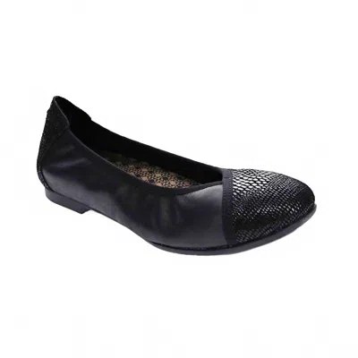Revere Women's Nairobi Flat In Black In Multi