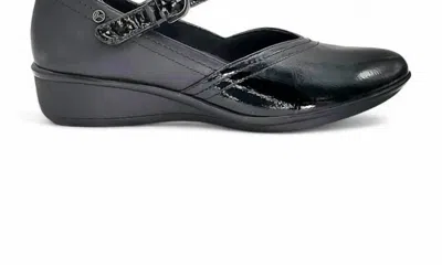 Revere Women's Narita Wide Mary Jane Shoe In Black