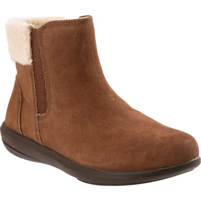 Revitalign Trestle Boot In Brown