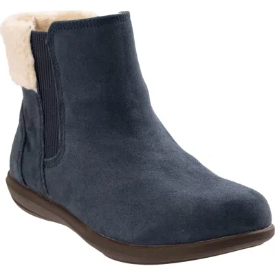 Revitalign Trestle Boot In Multi