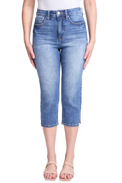 Rfm Essential High Rise Capri In Blue