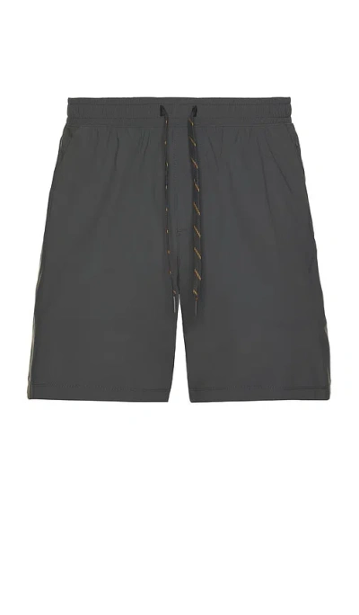 Rhone 7 Pursuit Short In Asphalt