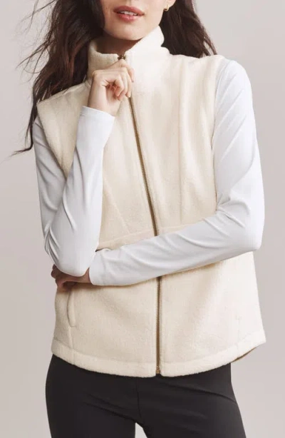 Rhone Aloft Fleece Vest In Cream