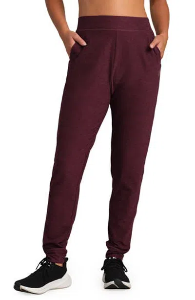 Rhone Atmosphere Joggers In Burgundy