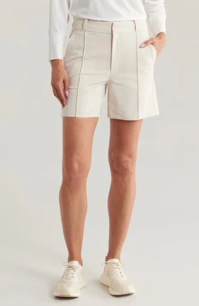 Rhone Birdie Golf Trouser Shorts In Light Sand