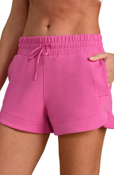 Rhone Dreamglow Shorts In Pink