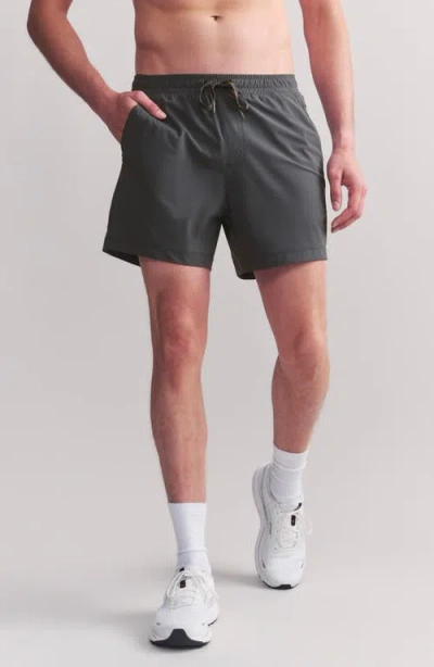 Rhone Pursuit 5-inch Lined Shorts In Asphalt