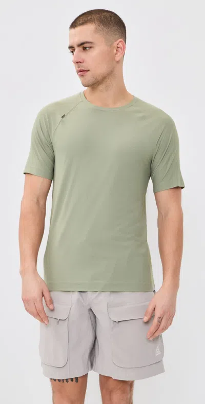 Rhone Reign Short Sleeve Tee Griffin/white Heather In Green