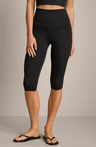 Rhone Revive Capri Leggings In Black