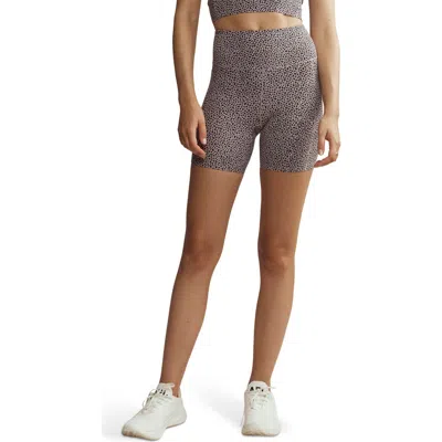 Rhone Revive Print 6" Pocket Bike Shorts In Taupe Mist