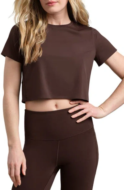 Rhone Serene Crop Performance T-shirt In Coffee Brown